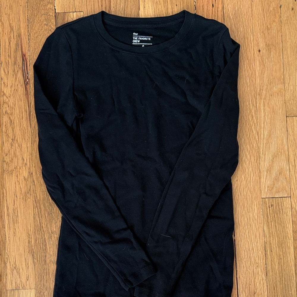 GAP Black Crew Neck Shirt